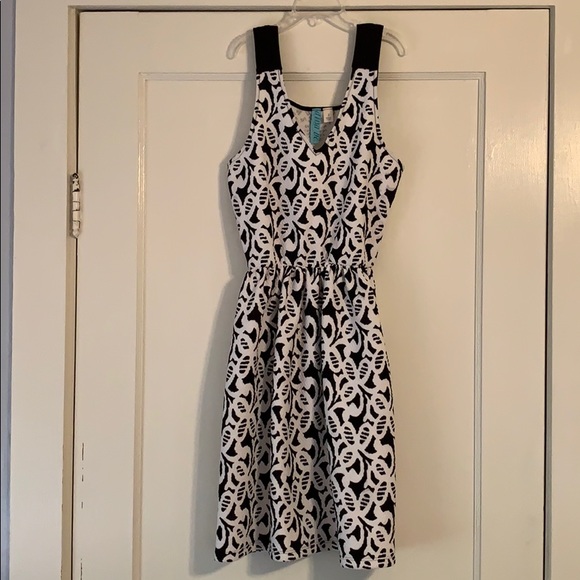 dina be Dresses & Skirts - Black and White Dress